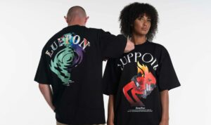 kaos hitam